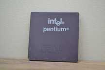 procesor stary retro lata 90-te PENTIUM 150 MHz SY015 Socket7 P54C
