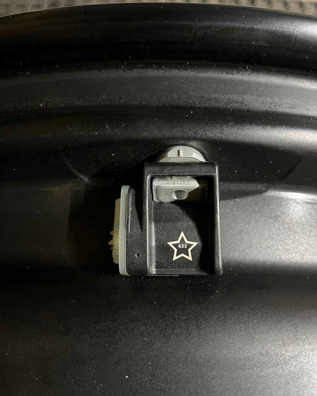 ДИСКИ Оригінальні 6885455 R19 8J PCD 5X112 ET30 DIA66.6 BK BMW БМВ