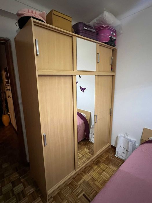 Quarto de casal completo com estrado novo 3 colchão em bom estado