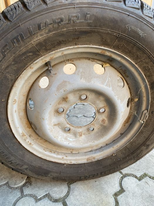 Зимние шины с дисками на Ниву