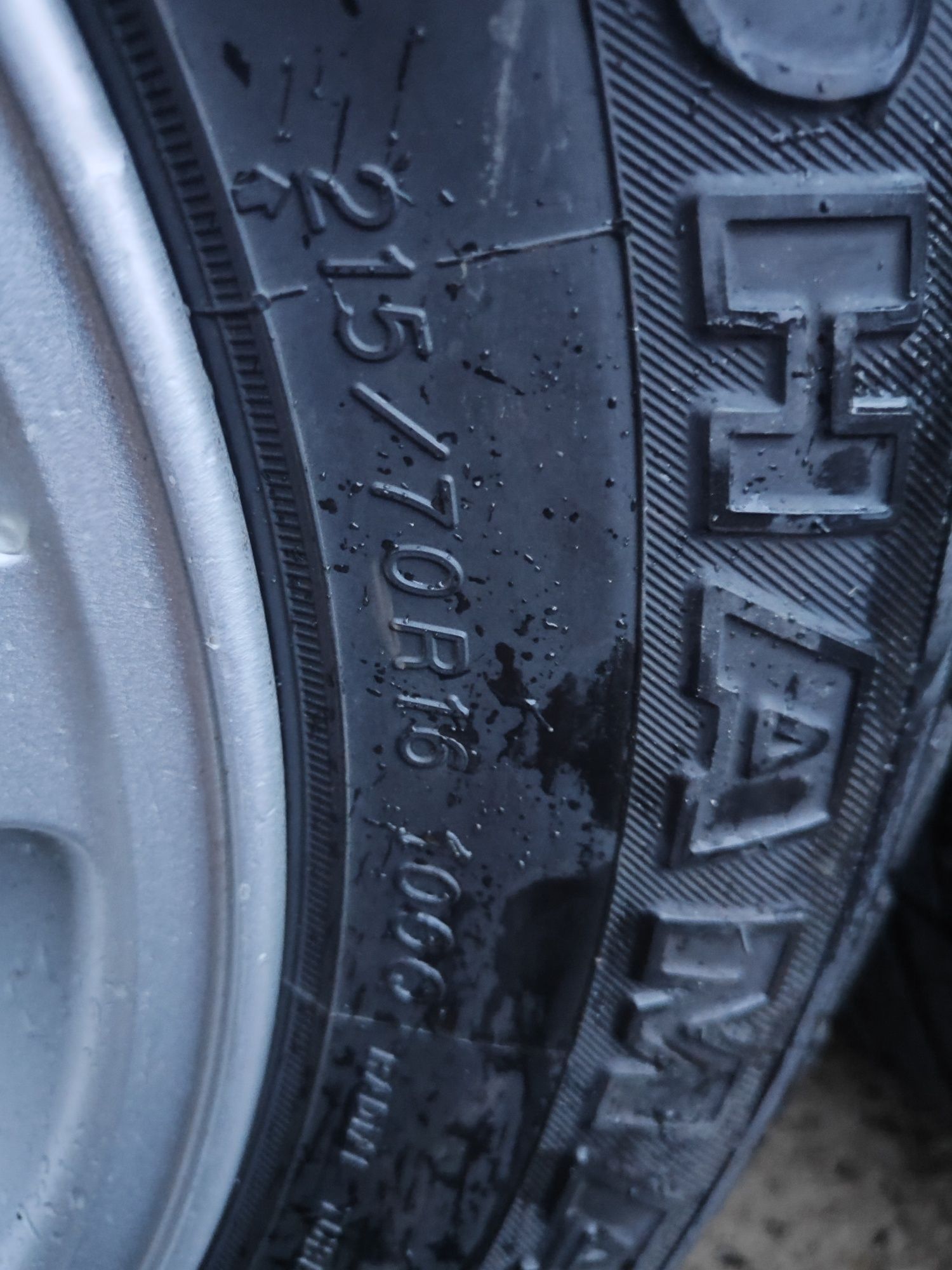 Шини Yokohama 215/70 R16  зимові