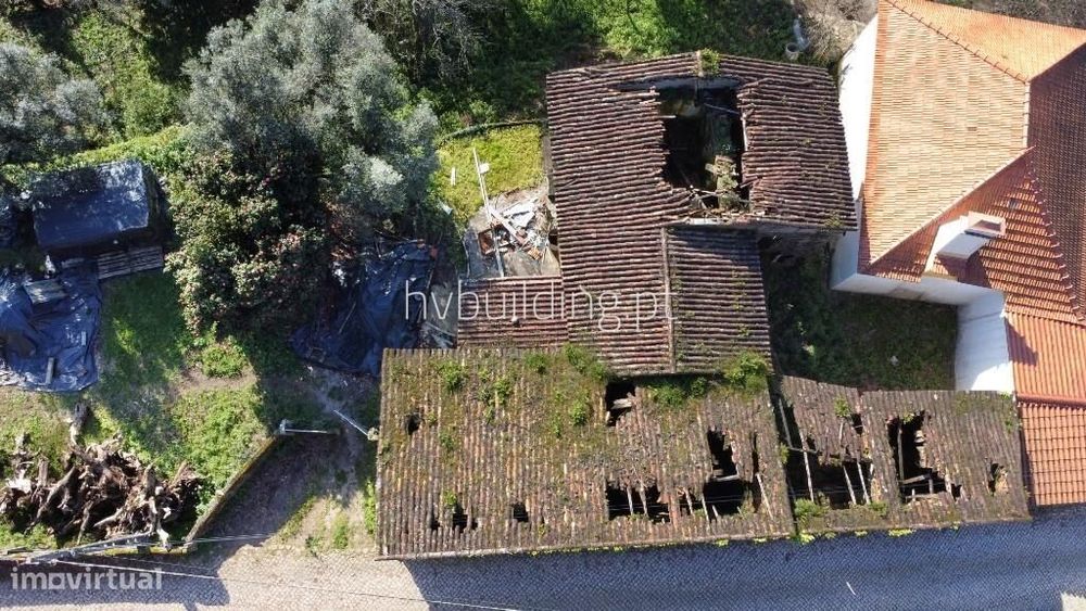 Moradia para restauro + terreno localizado em Fragoso, Barcelos