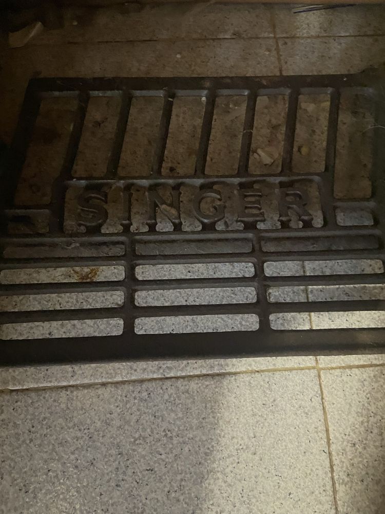 Maquina Singer com ligação eletrica