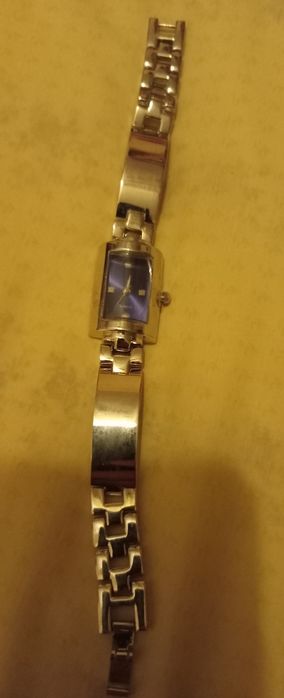 Продам новые женские часы