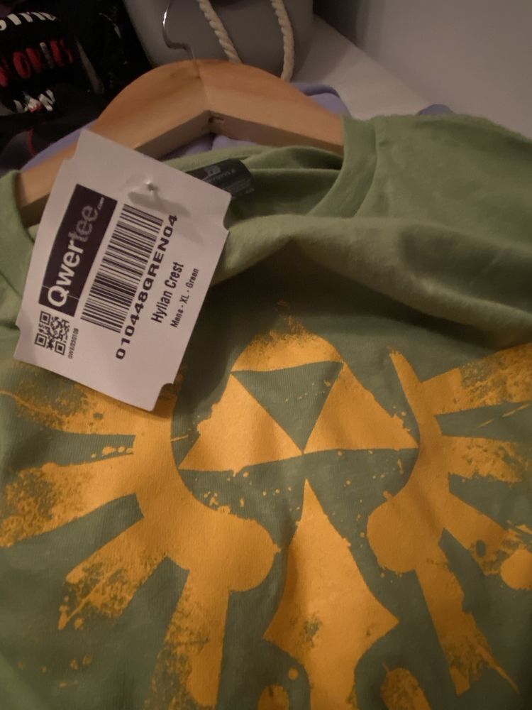 Nowa z metką Koszulka t-shirt XL Qwertee Zelda Hyrule zielona vintage