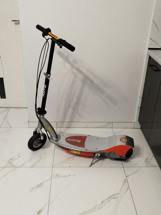 Електросамокат.Електричний самокат Razor E200