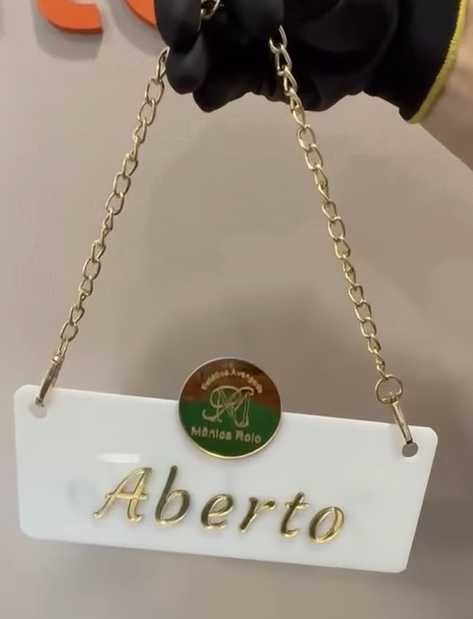 placa de acrilico detalhe espelhado