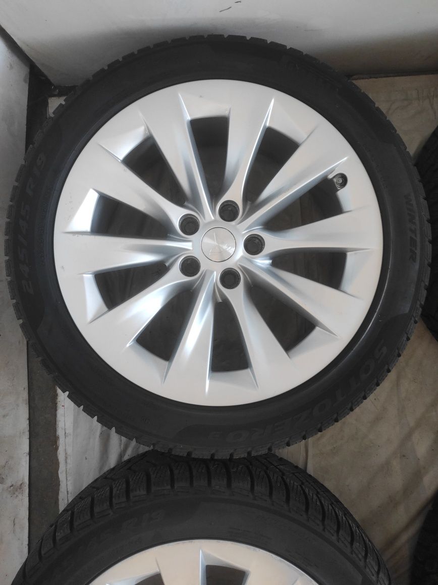 44 Koła Felgi aluminiowe ORYGINAŁ TESLA S R 19 5x120  PIRELLI 245/45/1