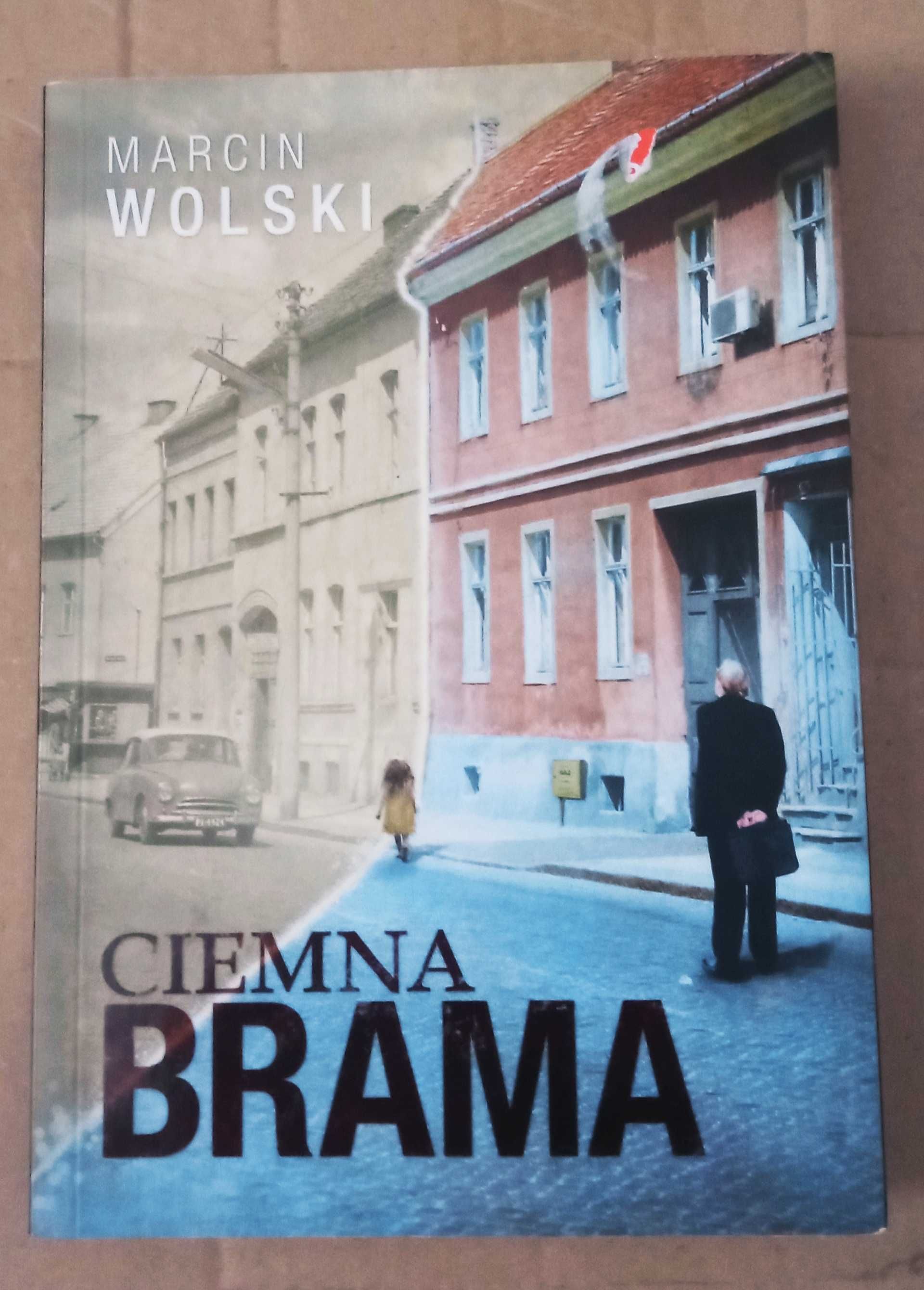 Ciemna brama - Marcin Wolski