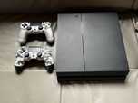Playstation 4 500 GB + 2 pady
