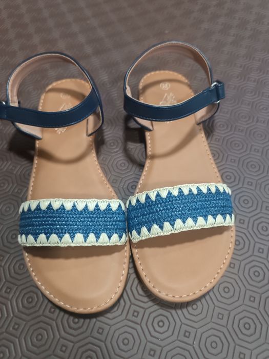 Sandálias novas 36