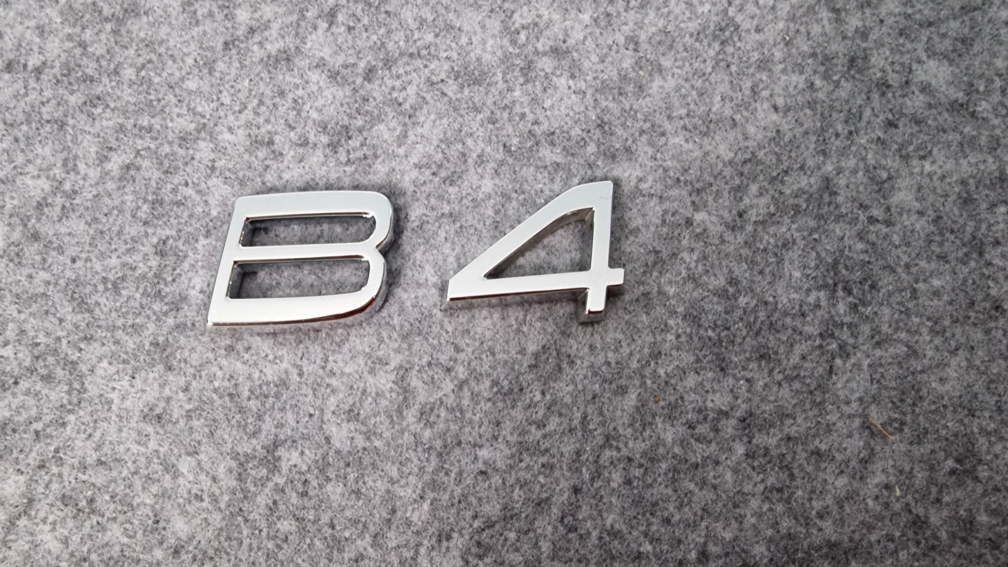 Emblemat NAPIS Oznaczenie Volvo B4 oryginalny