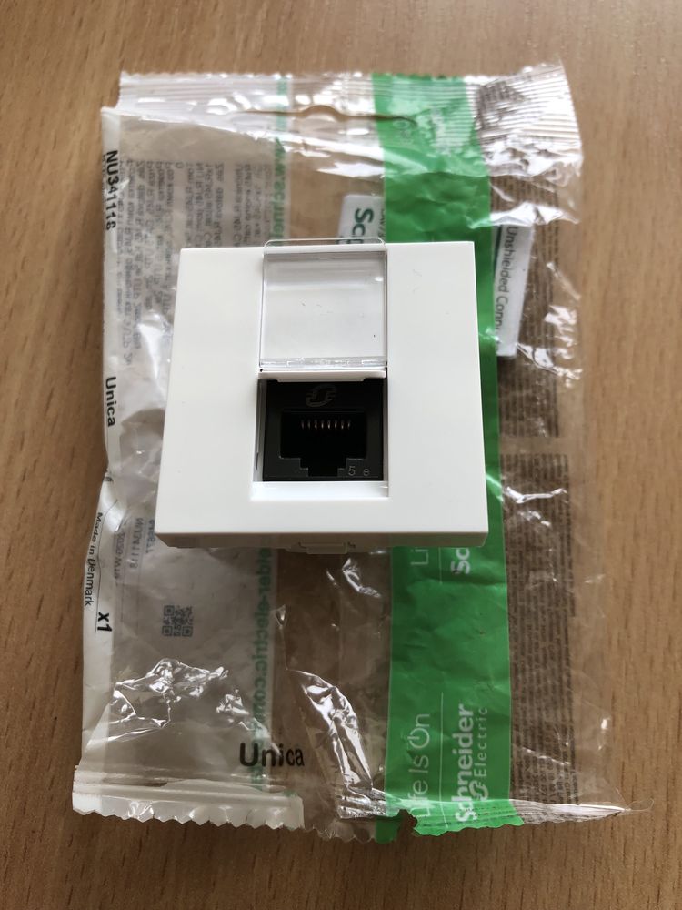 Schneider Electric Unica New розетка RJ45