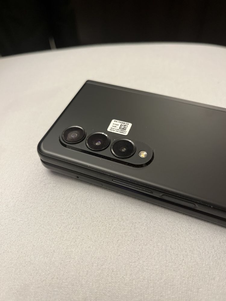 Smartphone SAMSUNG Galaxy Z Fold 3 5G (7,6'' - 12 GB - 512 GB - Preto)
