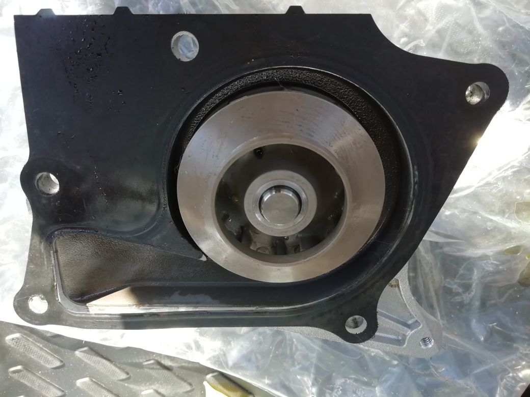 Водяний насос , помпа рено меган 3, двигун 1.5 dci 81 kw