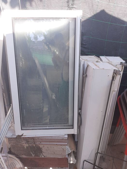 Vendo 4 janelas de alumínio e caixas de estores