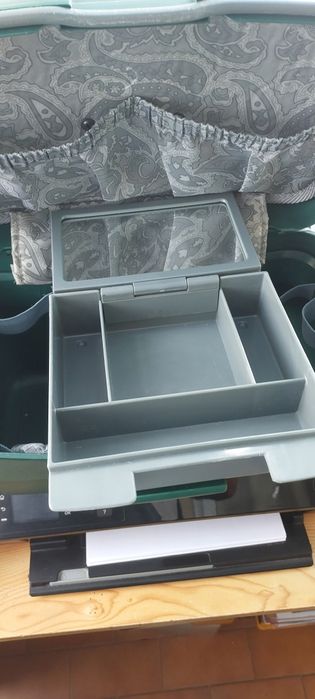 Vendo necessaire com pouco uso