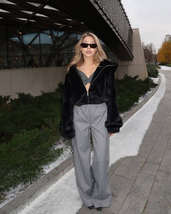 Шубка чорна та біла