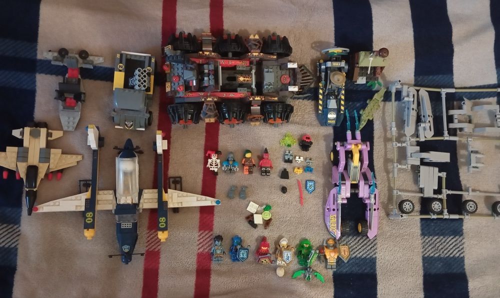 Продам наборы,фигурки, аксессуары и детали лего!