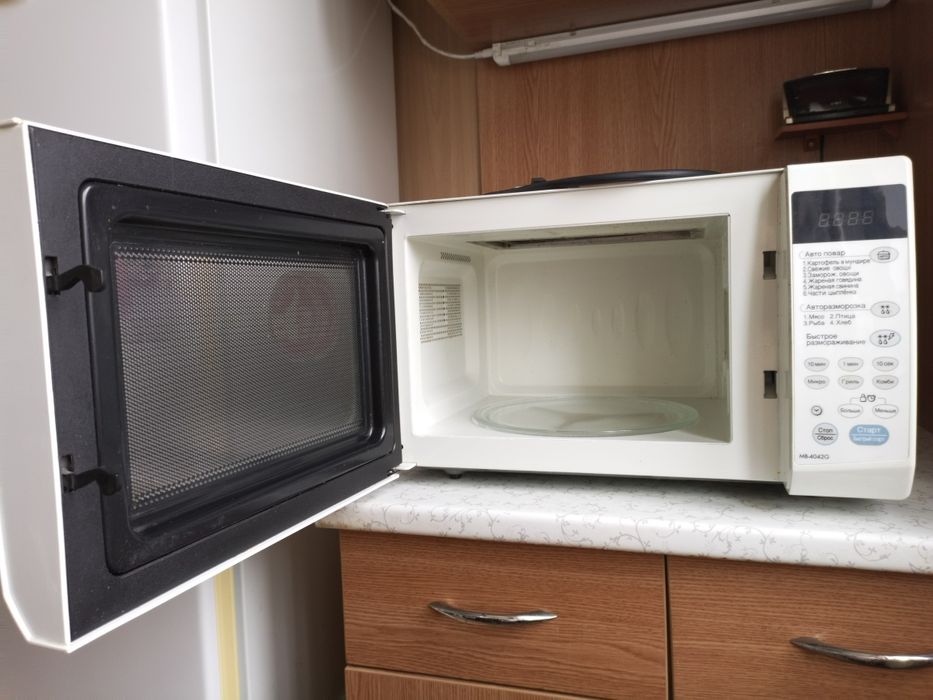 Микроволновая печь LG MB-4042G с грилем