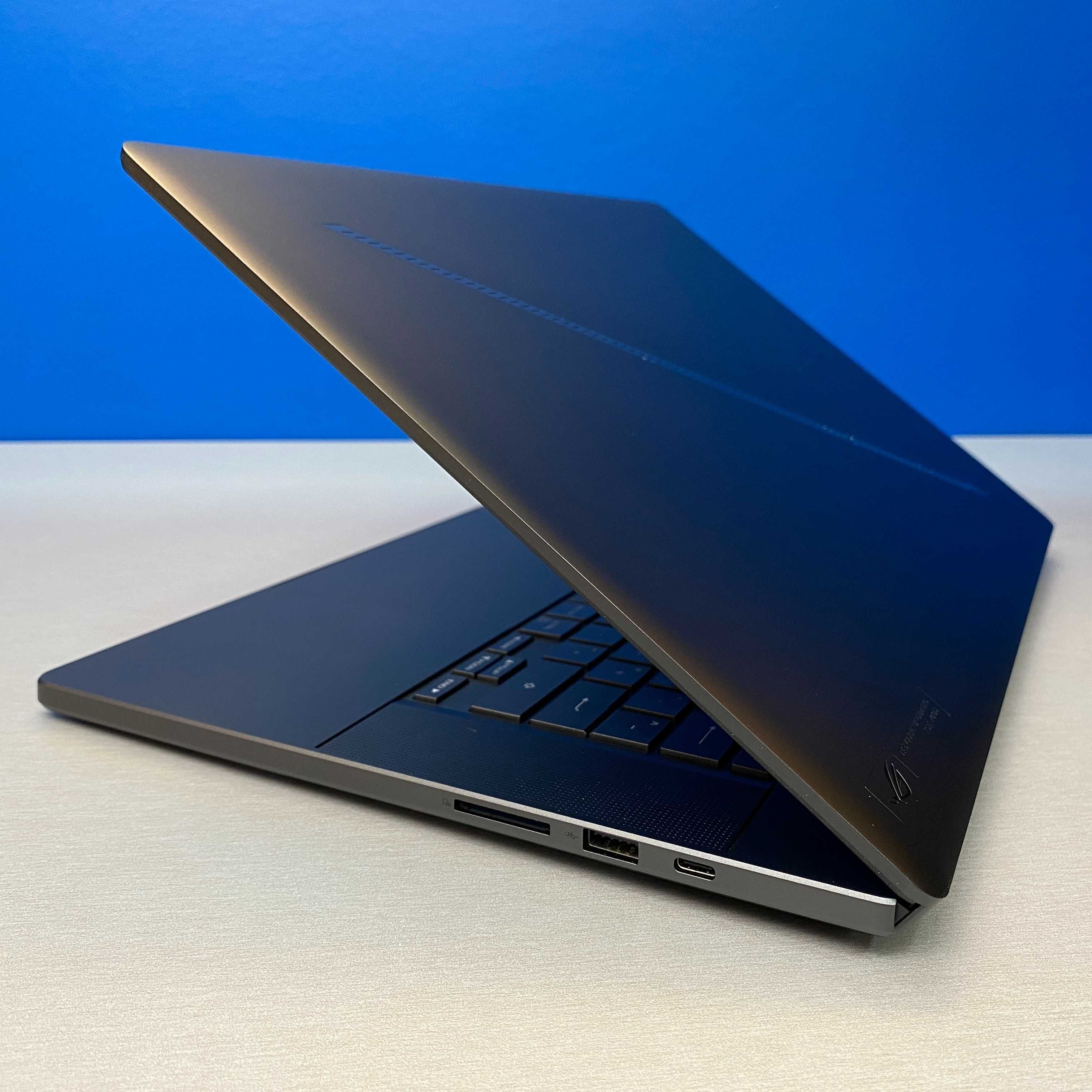 ASUS ROG Zephyrus G16 | 2024 - 16" 240Hz (Ultra 9 185H/16GB/RTX 4070)
