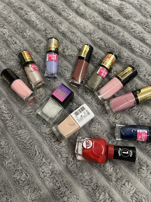 Лот нові 11 лаків для нігтів за 100 грн sally Hensen, lovely