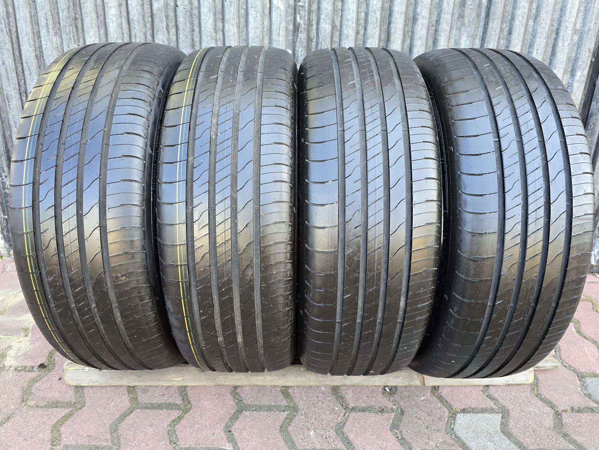 Komplet opon letnich 215/55R18 99V XL Goodyear Efficientgrip Perform