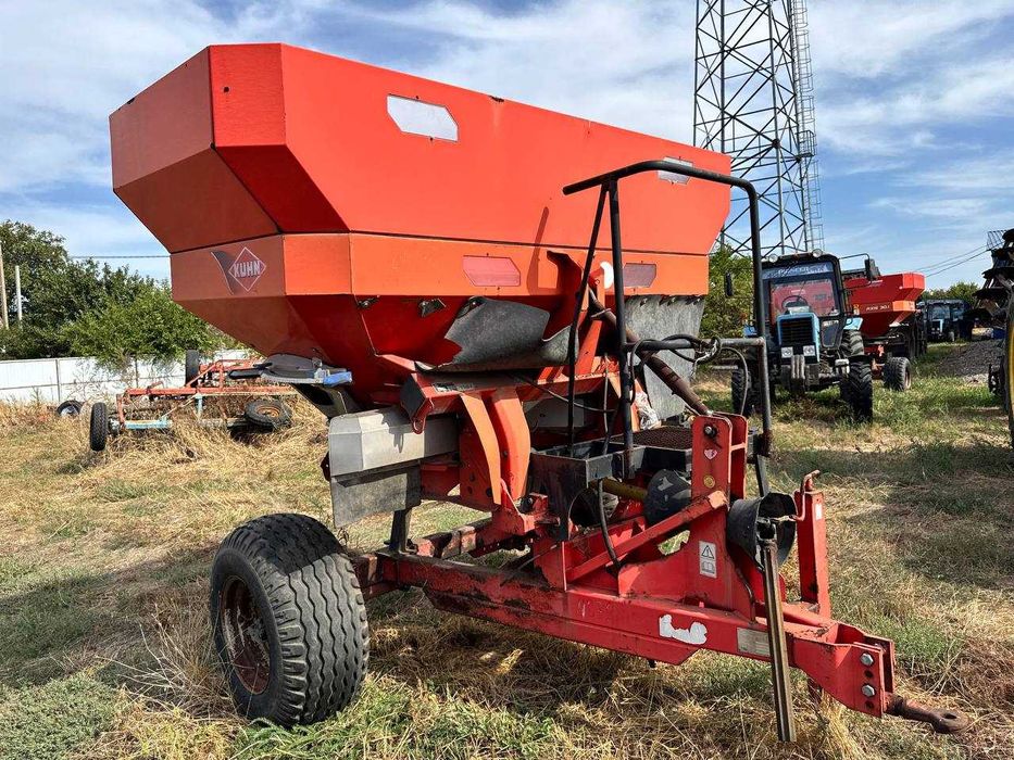 Розкидач Kuhn Axis 30.1