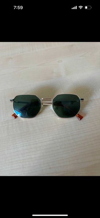 Oculos de Sol da Hawkers, como novos, verde e preto. Vendo em separado