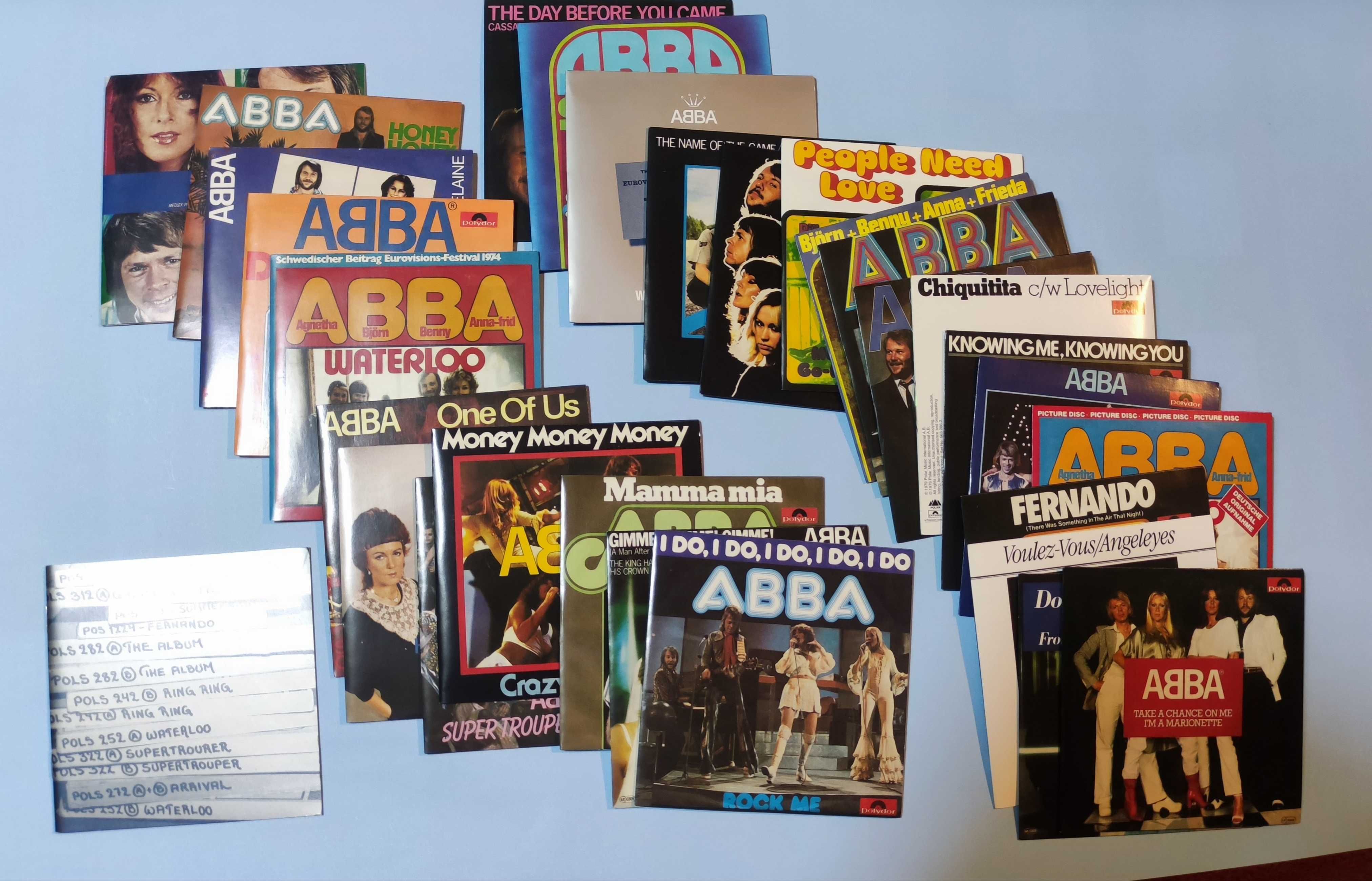 Caixa de lata com 28 CD's singles dos ABBA