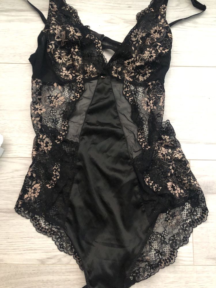 Nowe czarne koronkowe body s m kostium