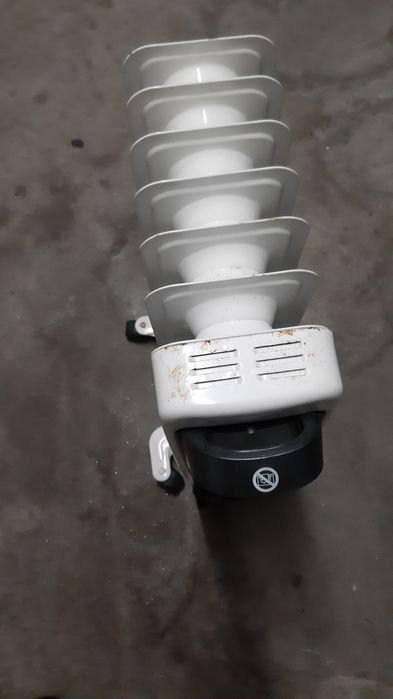 Aquecedor a óleo a funcionar como novo e em bom estado