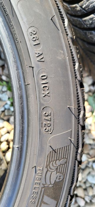 2 x Opony Zimowe Michelin 235/40 R19