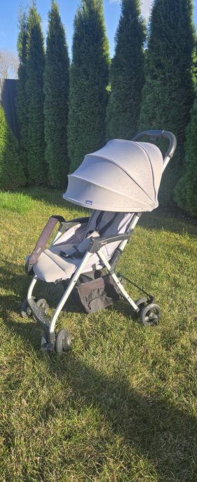 Коляска Chicco Ohlala 3, легка, компактна.