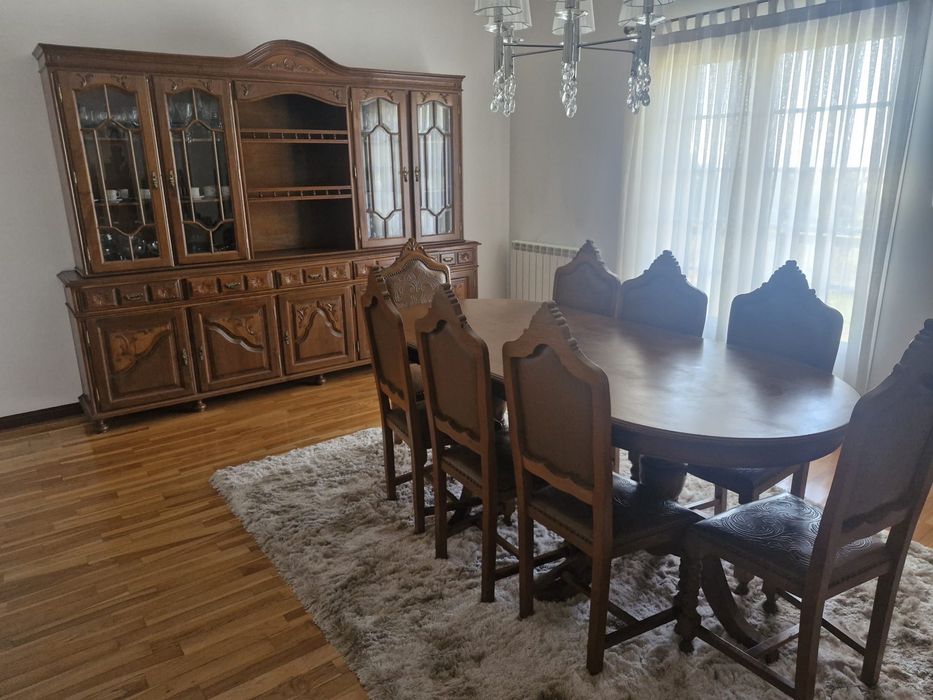 Sala de jantar em bom estado