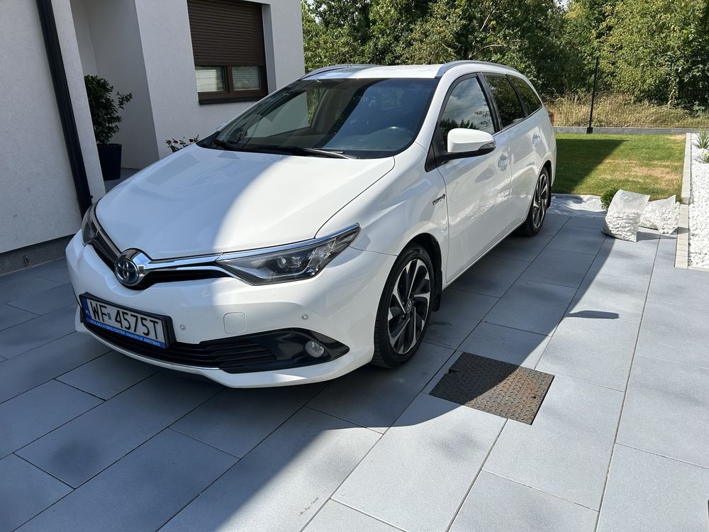 Toyota Auris 1.8 hybrid kombi