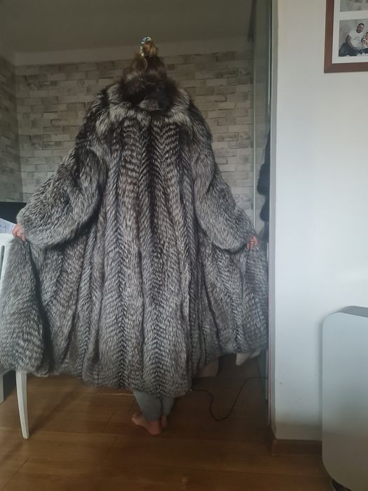 Lisy Italia  długie futro czerwona podszewka