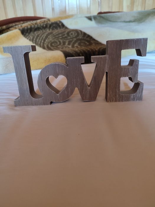 Napis Love dekoracja