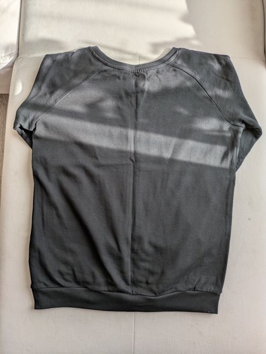 Czarna bluza bez kaptura