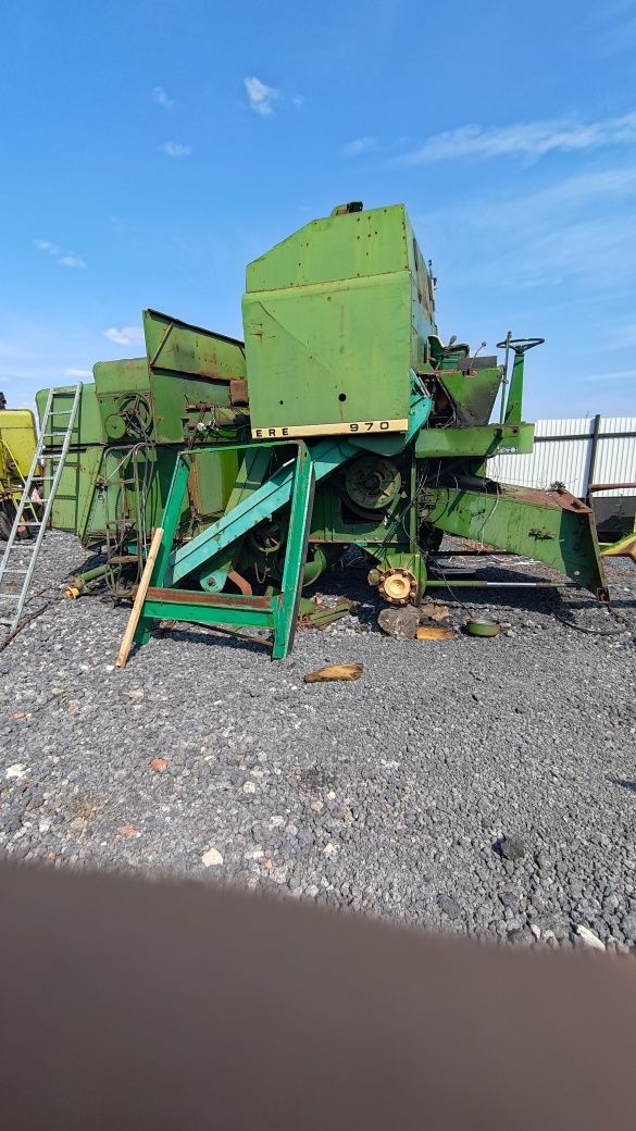 Części do kombajnów zbożowych Massey Ferguson John Deere case  Claas