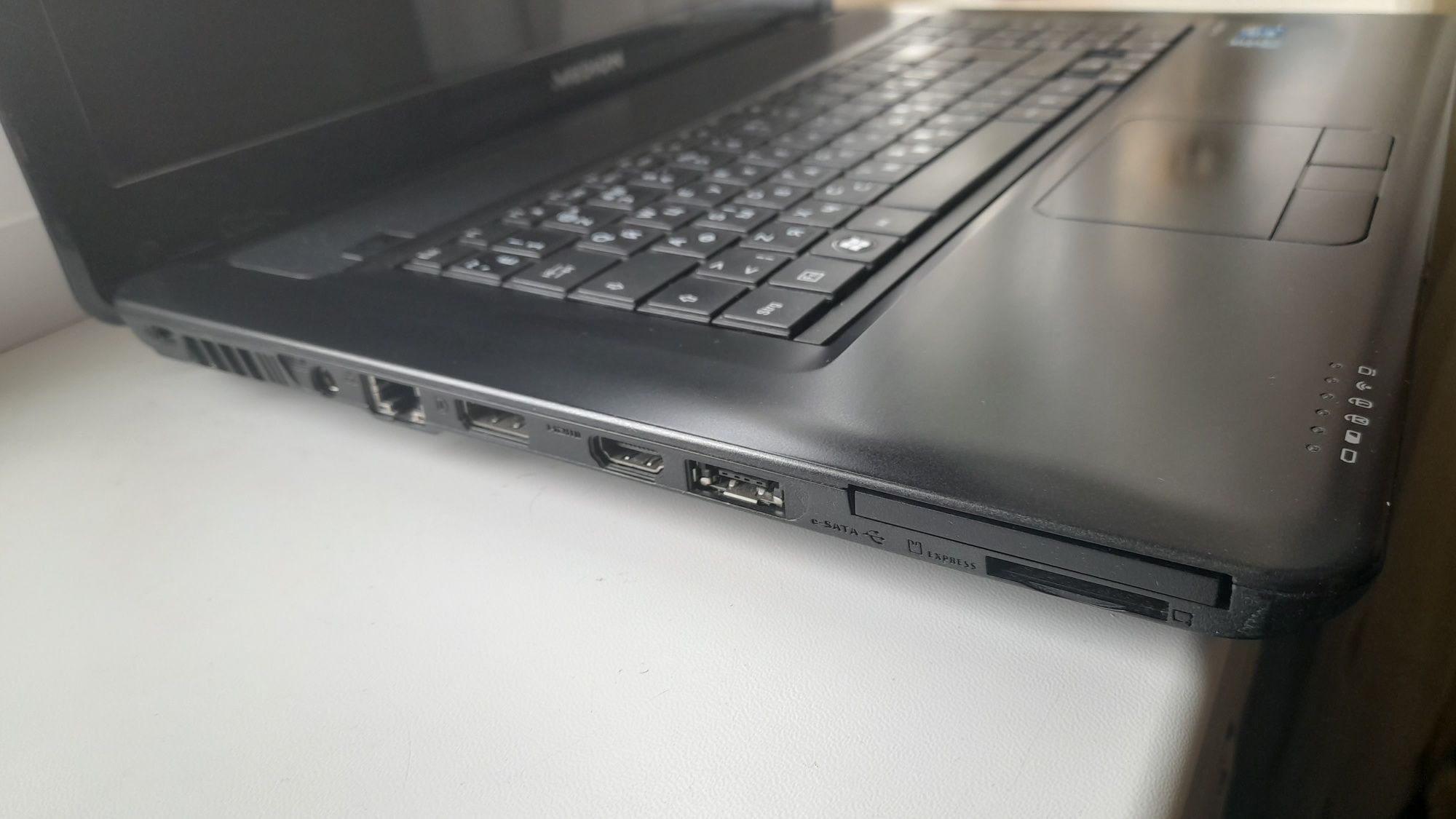 Medion Akoya e7214 17,3"HD iCore3 2,26Ghz 4gb, Ssd 120Gb. Батарея 2 г
