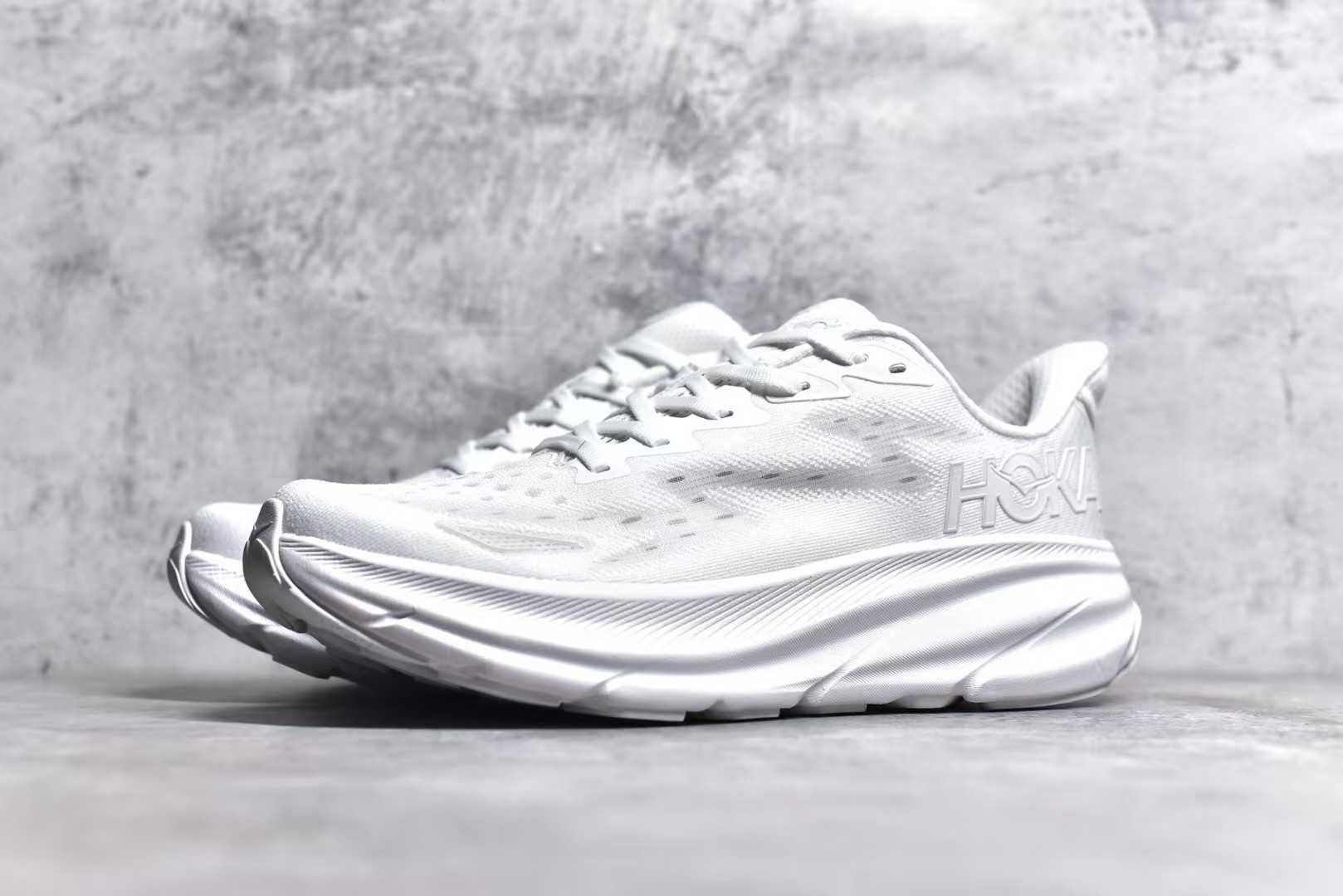 ButyMeskieHokaOneOneClifton9TripleWhiteDamskie nowy Rozmiar.39