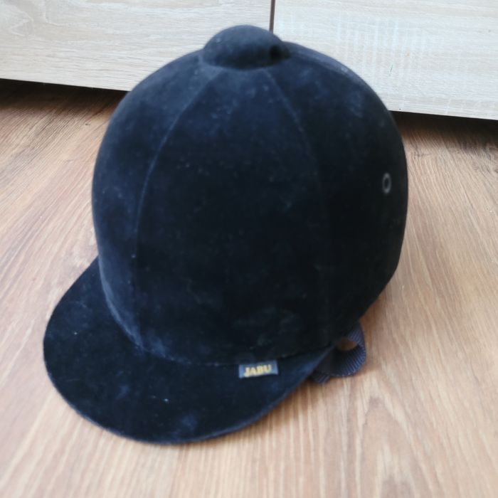 Czarny zamszowy toczek 55 rozmiar