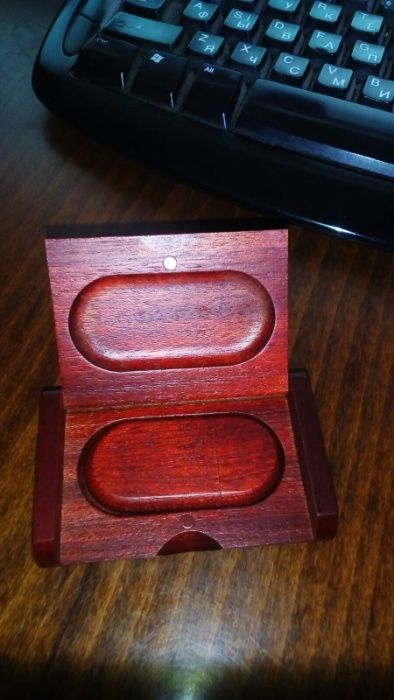 Свадебная деревянная флешка 32 гб в коробочке