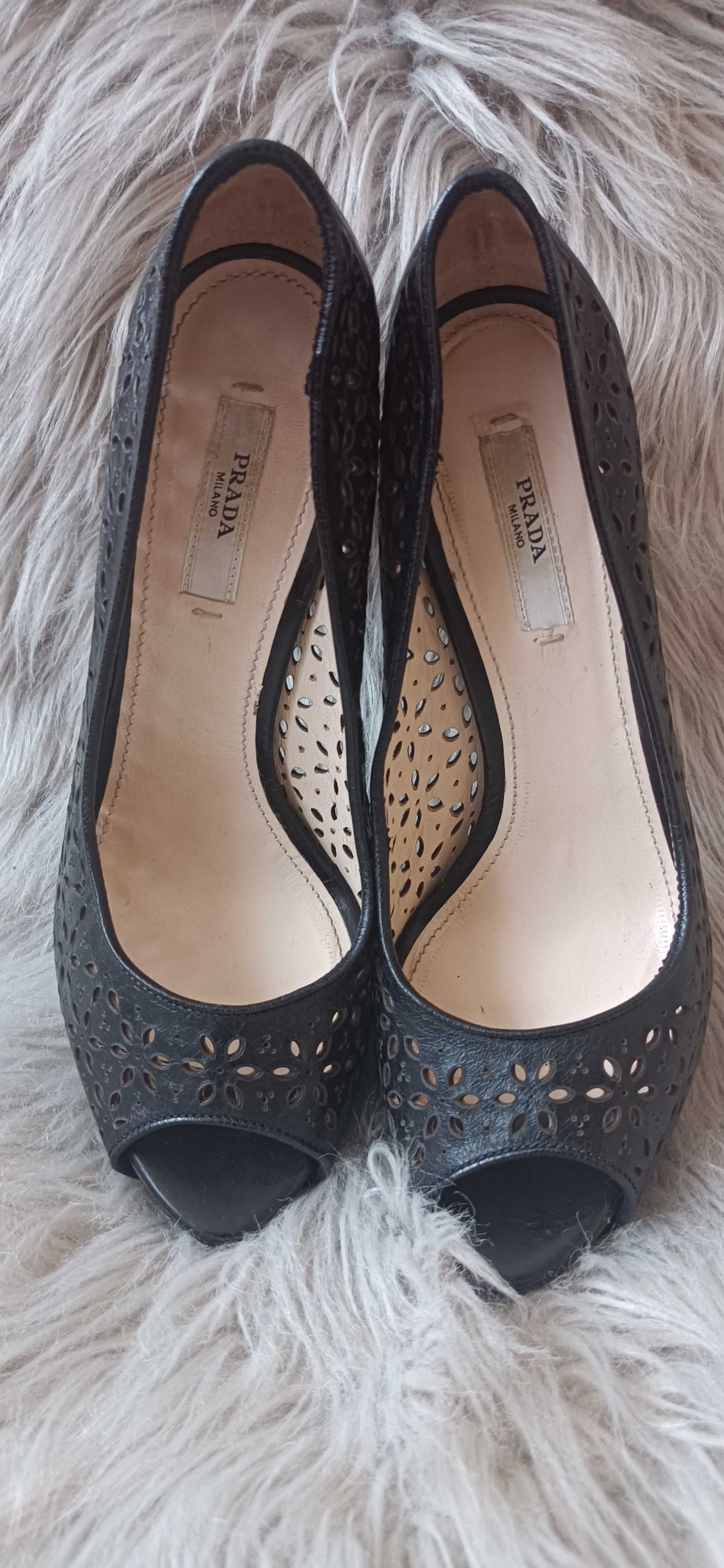 Prada czarne czółenka open toe r.38