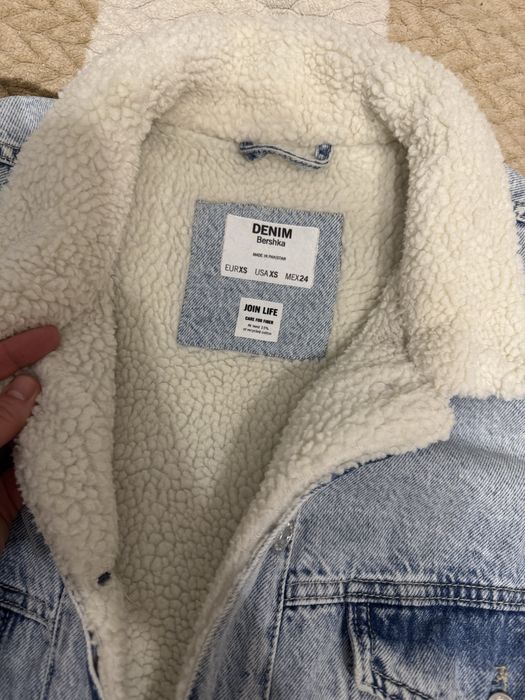 продам крурточку  джинсовую oвер bershka