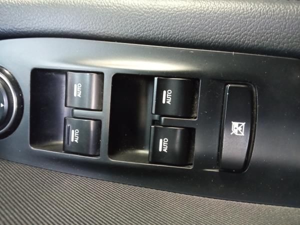 Comando / botão / interruptor vidros frente esquerdo HYUNDAI i40 (VF)