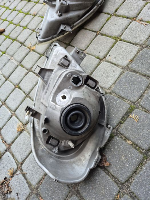 Przednie lampy renault trafick 2005