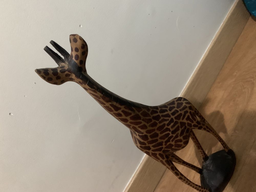 Girafa em madeira