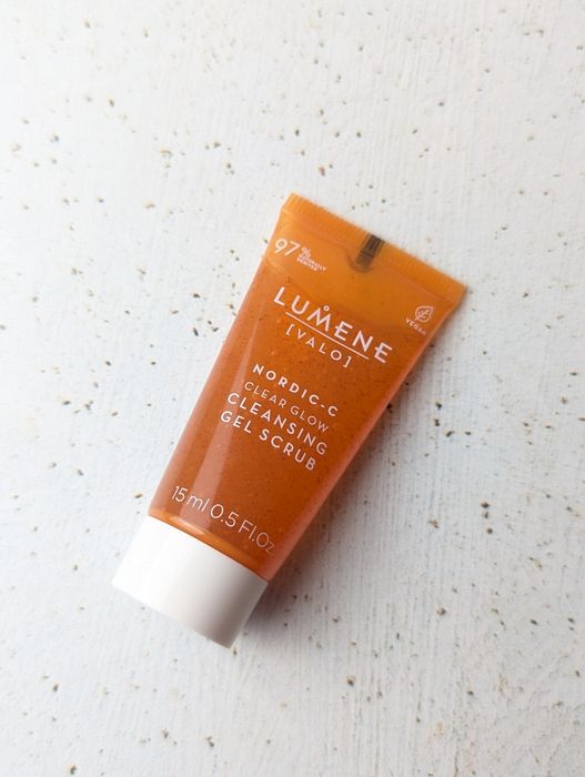 Lumene Nordic-C Rozświetlający żel-peeling oczyszczający
Miniaturka 15